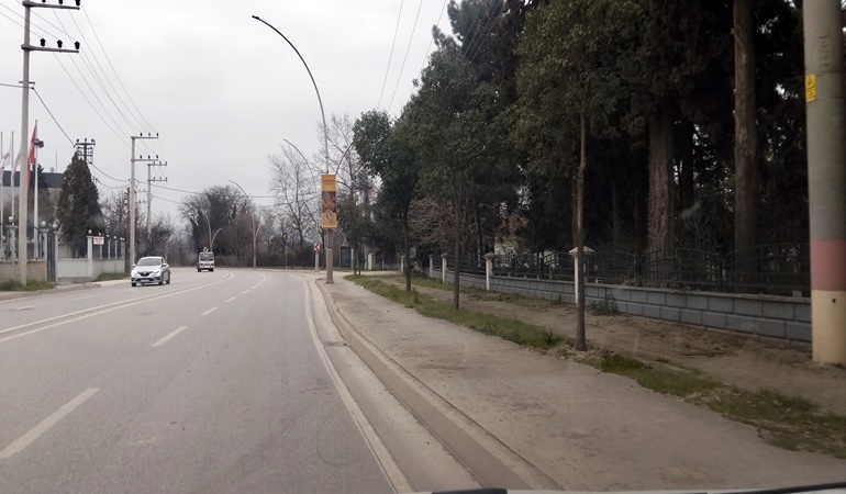 Başiskele’de kaldırımlar temizlensin çağrısı