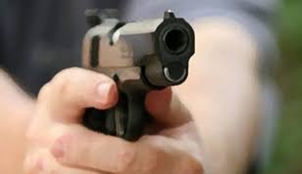 Başiskele'de silahla adam vuruldu