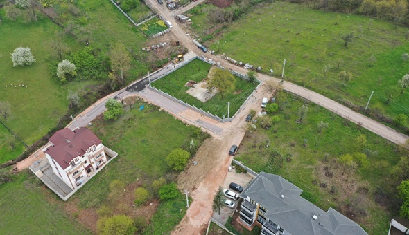 Başiskele’de sokağa çıkma yasağında parke yol çalışması