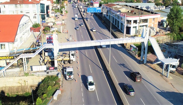 Başiskele'de üst geçitlerde asansör yok, çünkü para yok