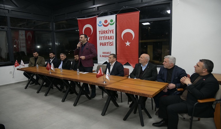 Başiskele’de Yasin Özlü'ye Türkiye İttifakı Partisi'nden destek