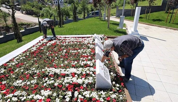 Başiskele Hüseyin Kaptan Şehitliği ve Anıtı'nda ilk buruk bayram