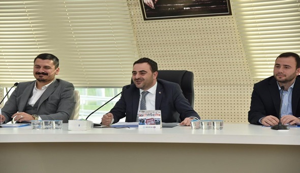 Başiskele meclis üyeleri huzur haklarını depremzedelere bağışladı