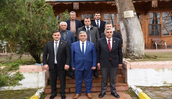 Başiskele Muhtarlar Derneği’nde Altıntaş güven tazeledi