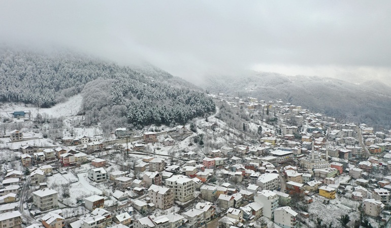 Başiskele’nin yüksek kesimlerinde karla mücadele başladı