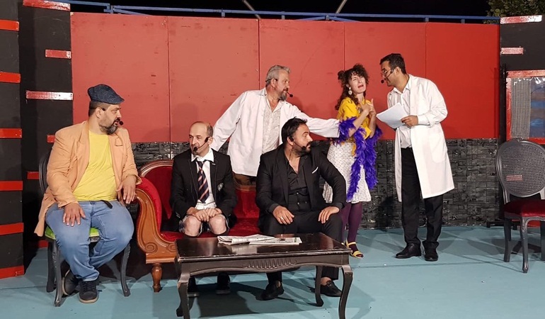 Başiskele Sahili’nde tiyatro keyfi    