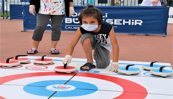 Başiskeleliler Floor Curling ile eğlendi