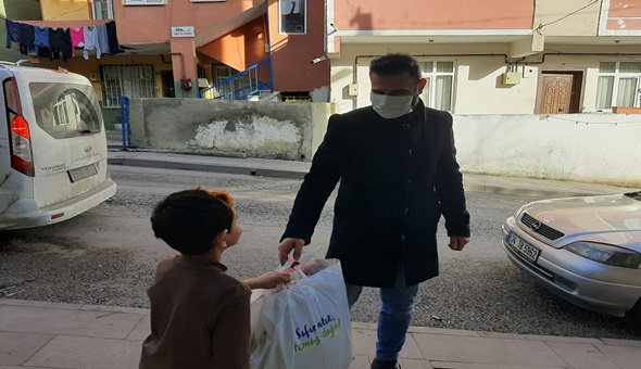 Başkan, 1500 çocuğu sevindirdi