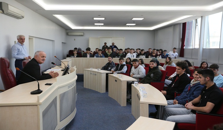 Başkan Aygün stajyer öğrencilerle buluştu