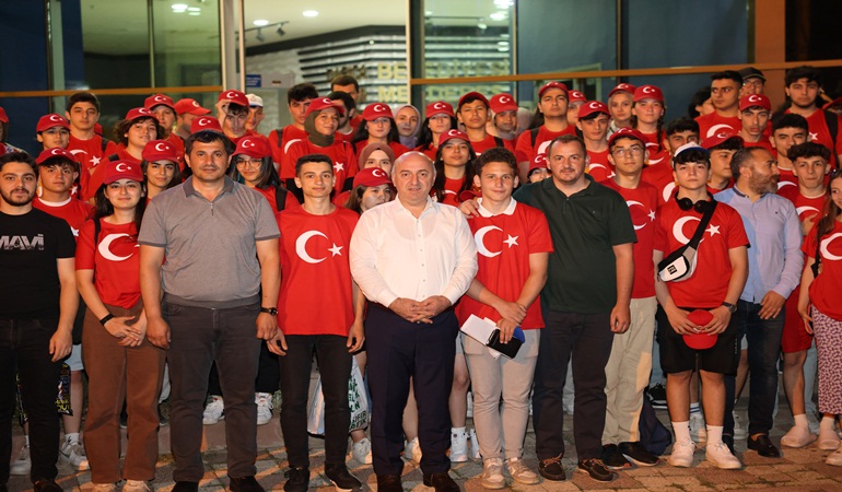 Başkan Bıyık, gençleri Ömer Halisdemir’e uğurladı