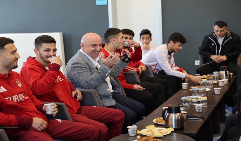 Başkan Bıyık Milli sporcuları tebrik etti