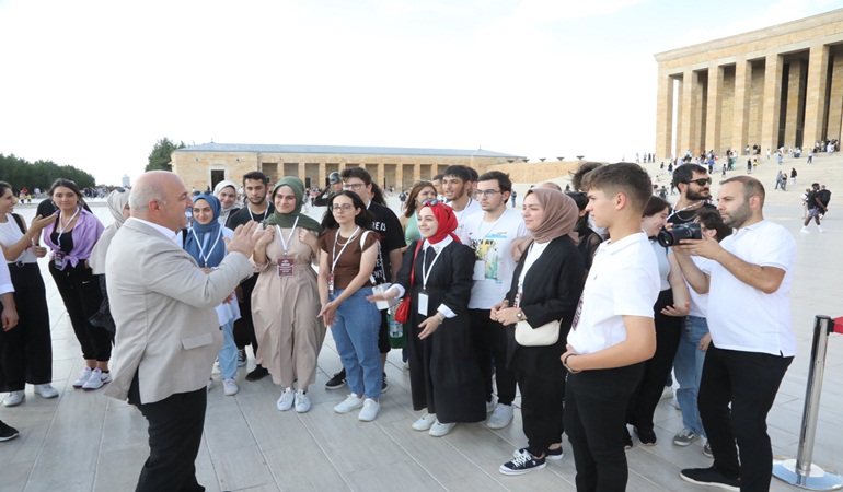Başkan Bıyık, zaferin 100. yılında gençlerle Anıtkabir’e gitti
