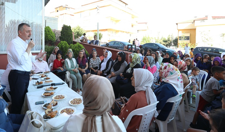 Başkan Büyükakın’a, Darıcalı kadınlardan hizmet teşekkürü