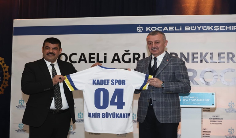 Başkan Büyükakın, Ağrı ve Trabzon il derneklerinin düzenlediği iftar programlarına katıldı