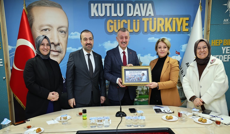 Başkan Büyükakın, AKP’li gençler ve kadınlarla buluştu
