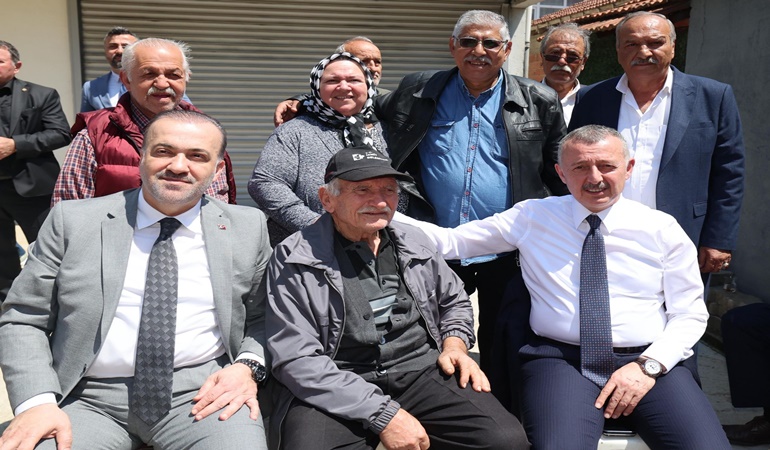 Başkan Büyükakın, AKP’lilerle o köye gitti
