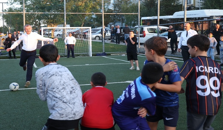 Başkan Büyükakın, çocuklarla çocuk oldu