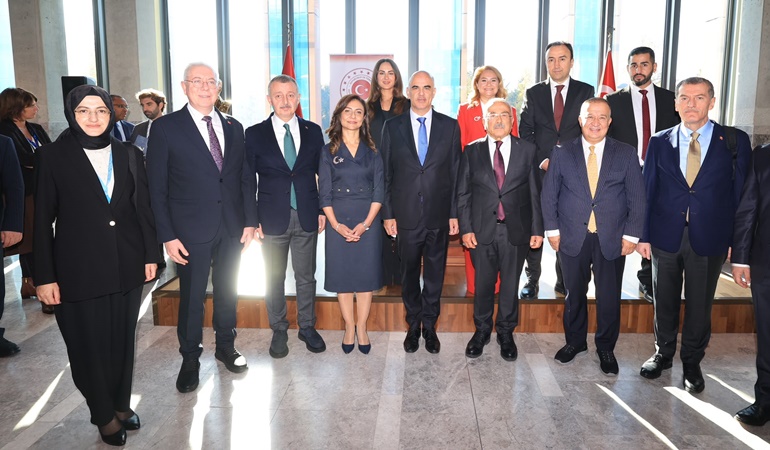 Başkan Büyükakın Cumhuriyet Bayramı’nı Fransa’da kutladı