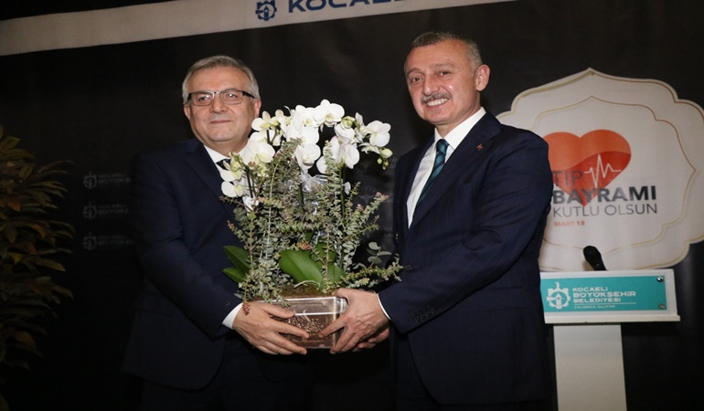 Başkan Büyükakın’dan sağlık çalışanlarına: Allah sizleri başımızdan eksik etmesin