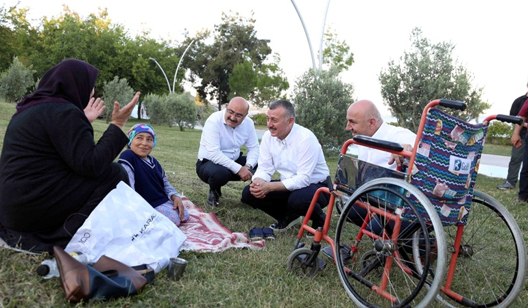 Başkan Büyükakın, Darıca Millet Bahçesinde vatandaşlarla buluştu 