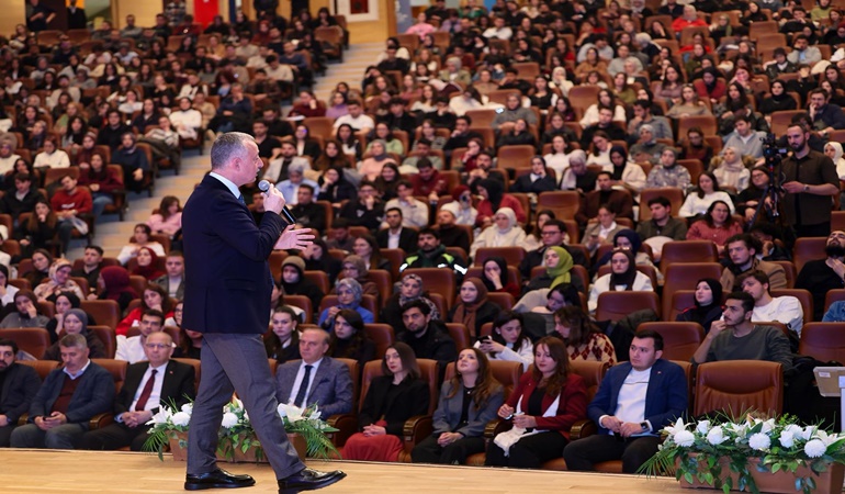 Başkan Büyükakın gençlere seslendi