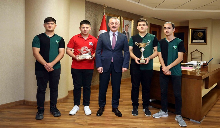 Başkan Büyükakın: Gençlerimizi desteklemeye devam edeceğiz  