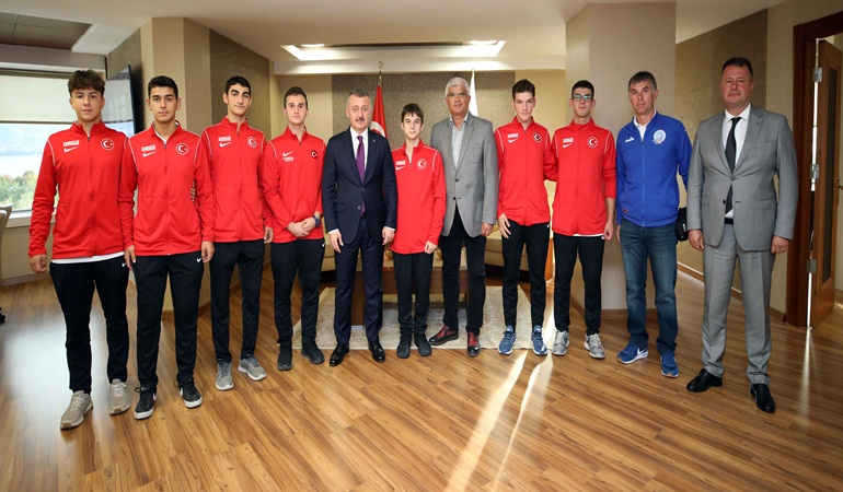 Başkan Büyükakın: Gençlerimizi desteklemeye devam edeceğiz