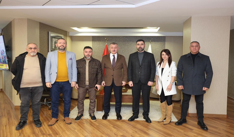 Başkan Büyükakın’ın makam odası boş kalmıyor