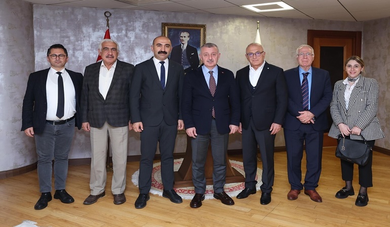 Başkan Büyükakın’ın makamı boş kalmıyor