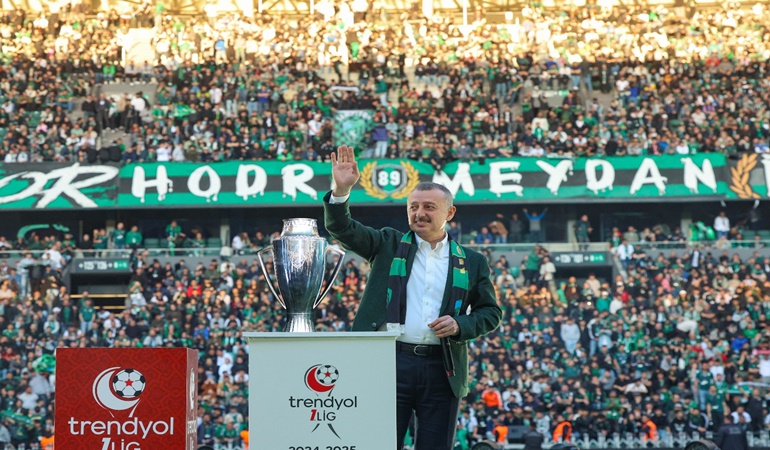 Başkan Büyükakın, lider Galatasay’ı yenen Kocaelispor’u kutladı