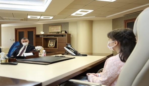 Başkan Büyükakın, makamını 2. sınıf öğrencisi Atalay’a bıraktı