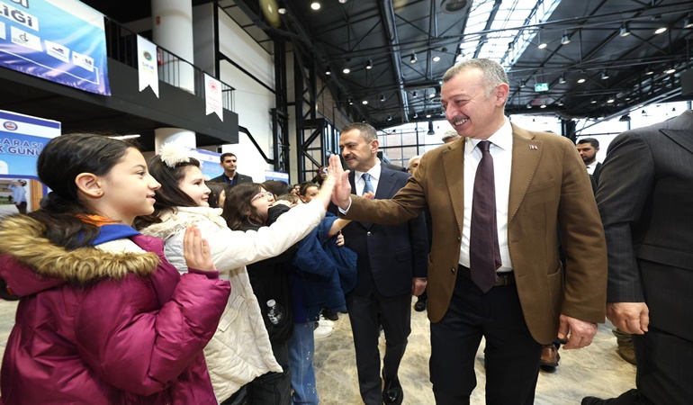 Başkan Büyükakın öğrencilere seslendi