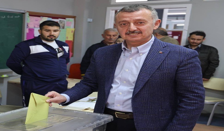 Başkan Büyükakın oyunu kullandı