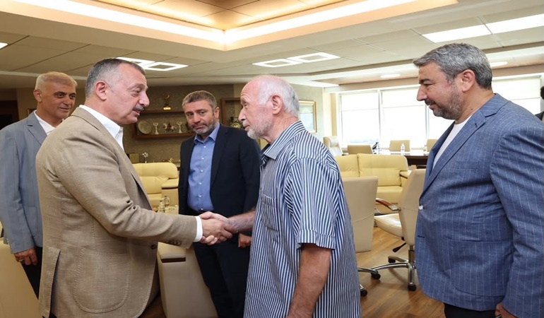 Başkan Büyükakın şampiyonları kutladı