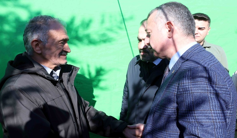 Başkan Büyükakın şehit ailesini ziyaret etti