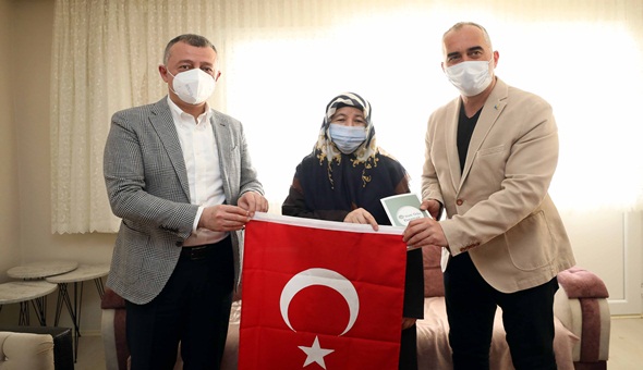 Başkan Büyükakın, şehit annelerini ziyaret etti