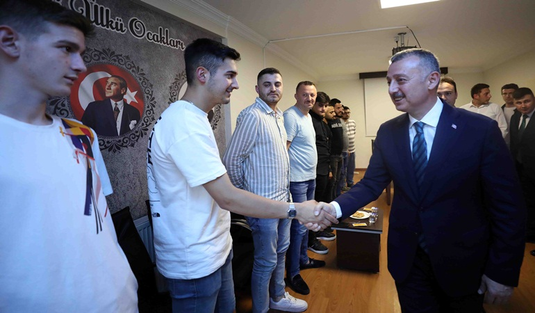 Başkan Büyükakın, Ülkü Ocaklarına konuk oldu 