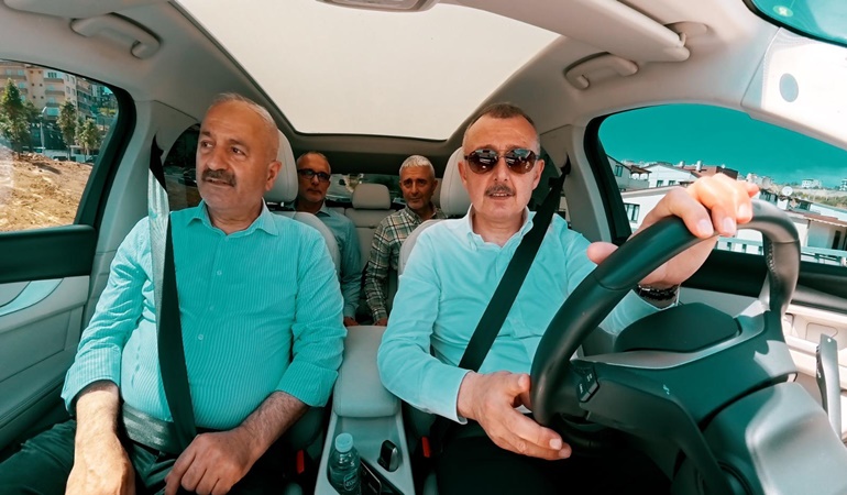 Başkan Büyükakın, yeni kavşaktan TOGG’la geçti!