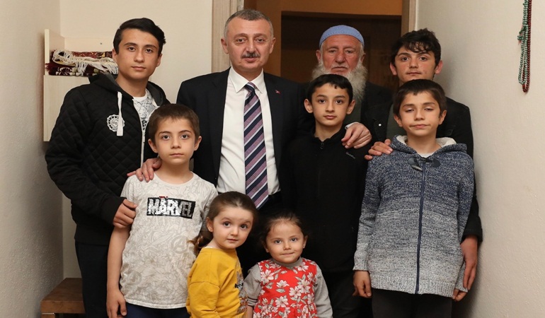 Başkan Büyükakın, yetimleri güldürdü şehit yakınlarıyla iftar yaptı