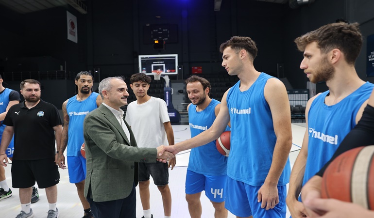 Başkan Çiftçi basketbol takımını motive etti