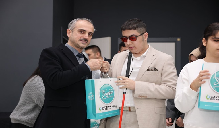 Başkan Çiftçi görme engellilerle bir araya geldi