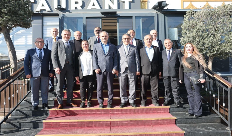 Başkan Çiftçi muhtarları kutladı