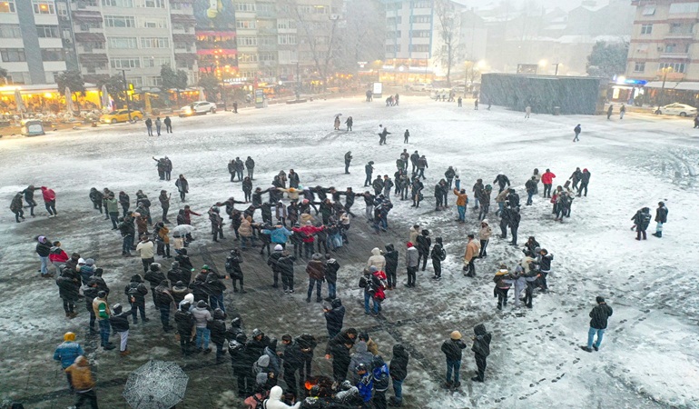 Başkan davet etti, gençler doyasıya eğlendi