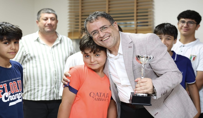 Başkan Gökçe, Derince Birlikspor ailesini konuk etti