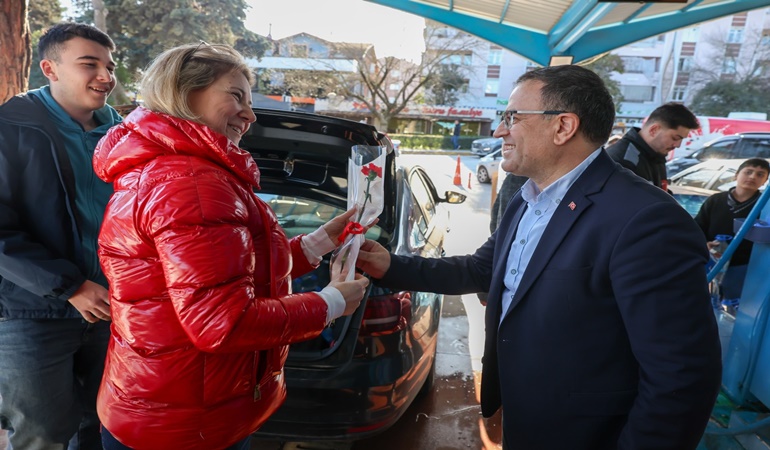 Başkan Gökçe kadınları tebrik etti