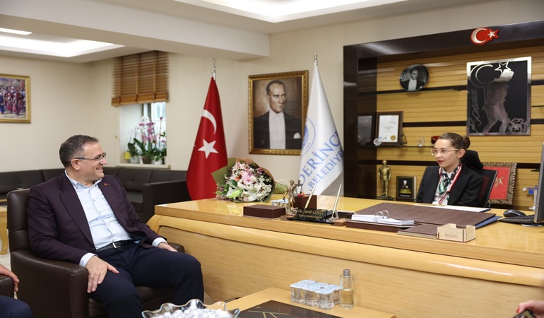 Başkan Gökçe, koltuğunu o okulun öğrencisi Nisa Yağmur Can’a bıraktı