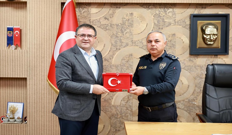 Başkan Gökçe, komutan, Emniyet ve Nüfus Müdürü’nü kutladı