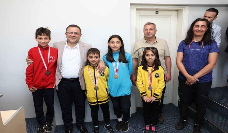 Başkan Gökçe küçük sporcuları ağırladı