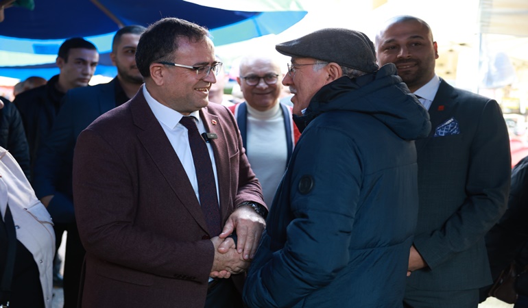 Başkan Gökçe pazarda esnaflar ve vatandaşlarla bir araya geldi