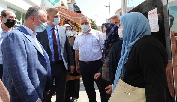 Başkan Gölcük'te de halkın içine karıştı